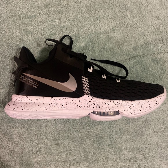 (SOLD) NWOB Nike Lebron "Witness 5" Shoes - Picture 2 of 11